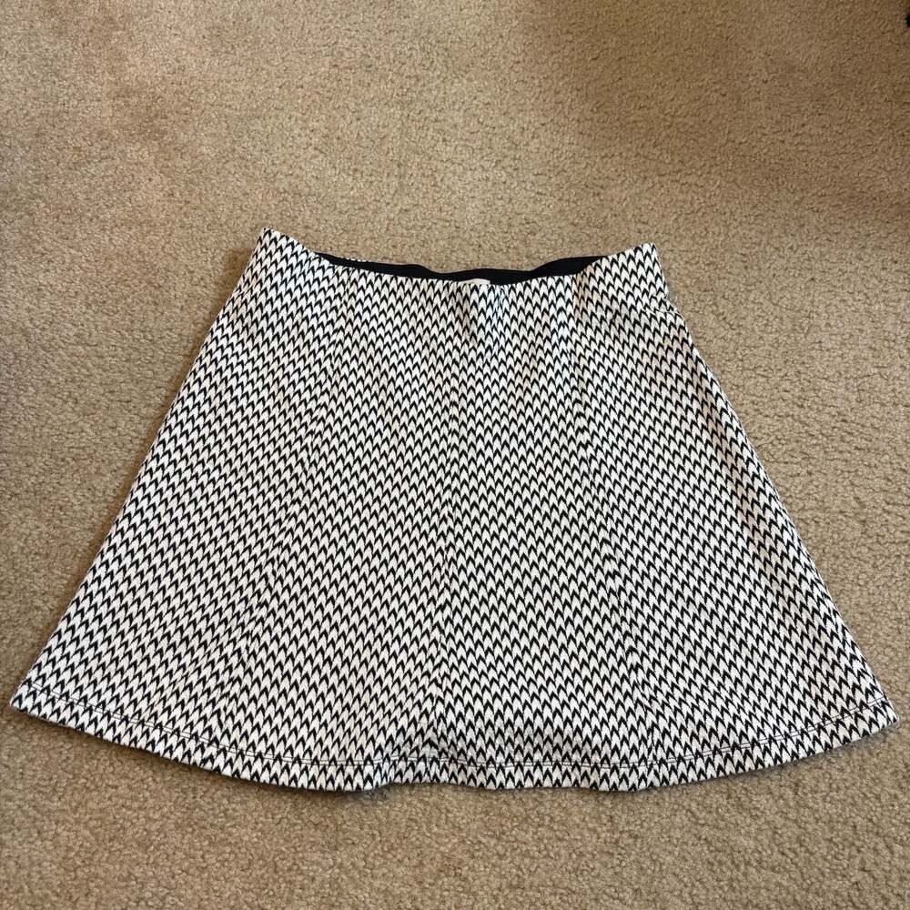LOFT Petites Black and White Chevron Knit Mini Skirt Size MP